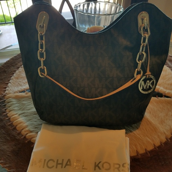 Michael Kors Handbags - Micheal Kors Lilly Signature Tote Bag!